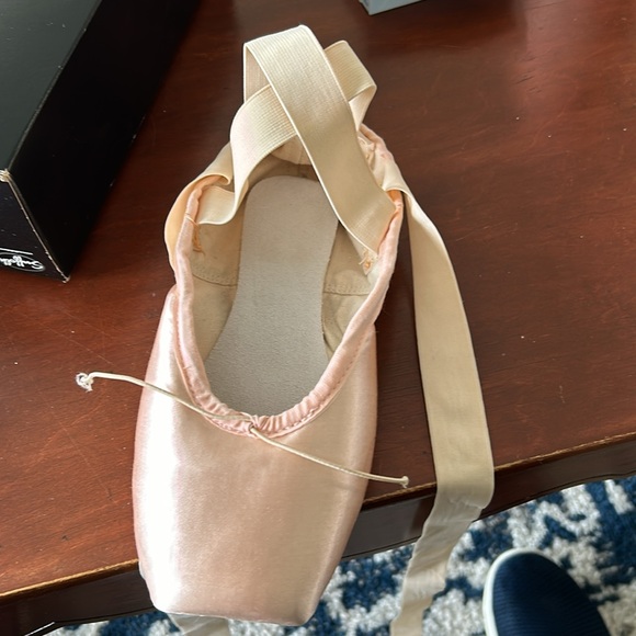 New in Box!  Suffolk Stellar Ballet Pointe Shoes, Size 6XXX - Picture 3 of 7